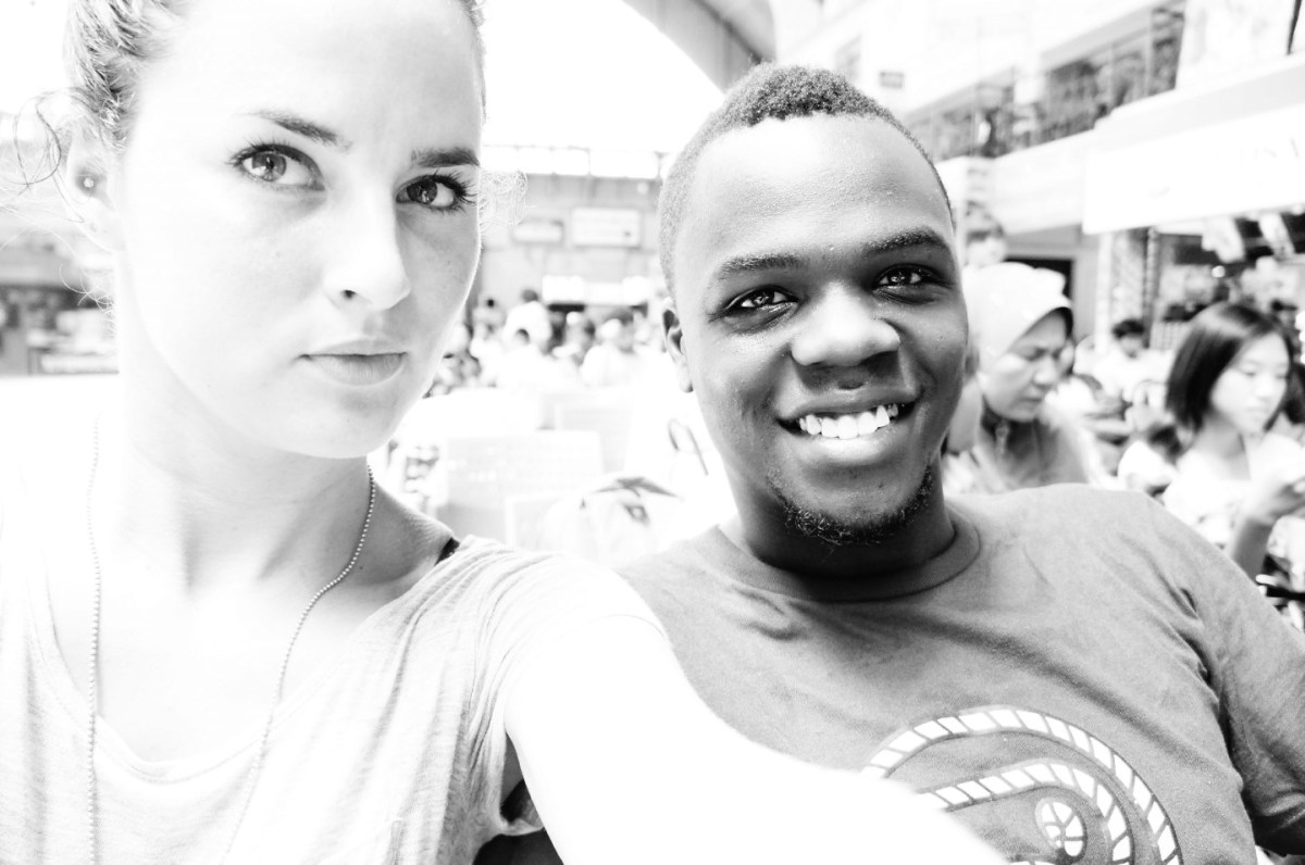 Wachten op de trein in Bangkok